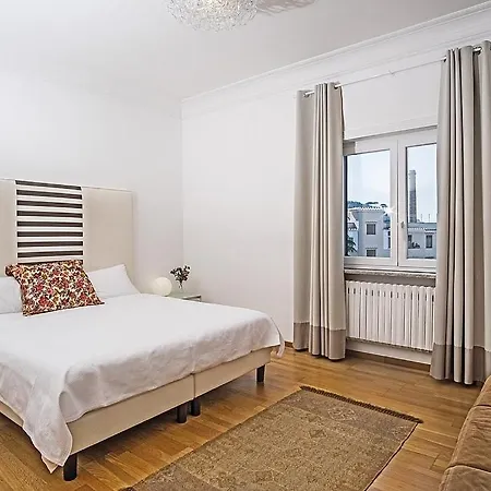 Sleeps 11 Pool Air Con Wifi Apartment *