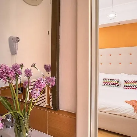 Apartment Sleeps 11 Pool Air Con Wifi