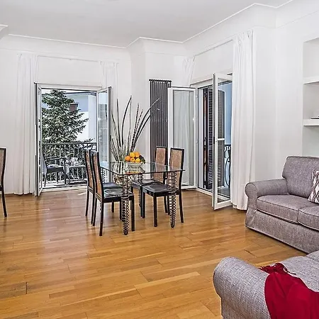 Sleeps 11 Pool Air Con Wifi Sorrent