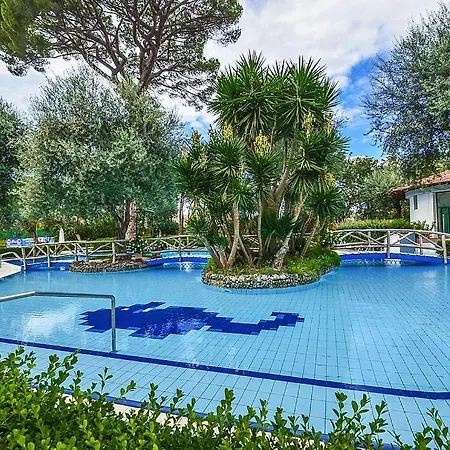 Sleeps 11 Pool Air Con Wifi Apartment